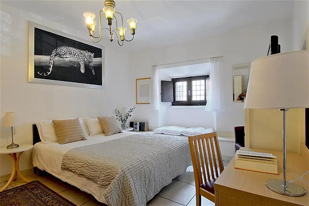 Pearl Suite